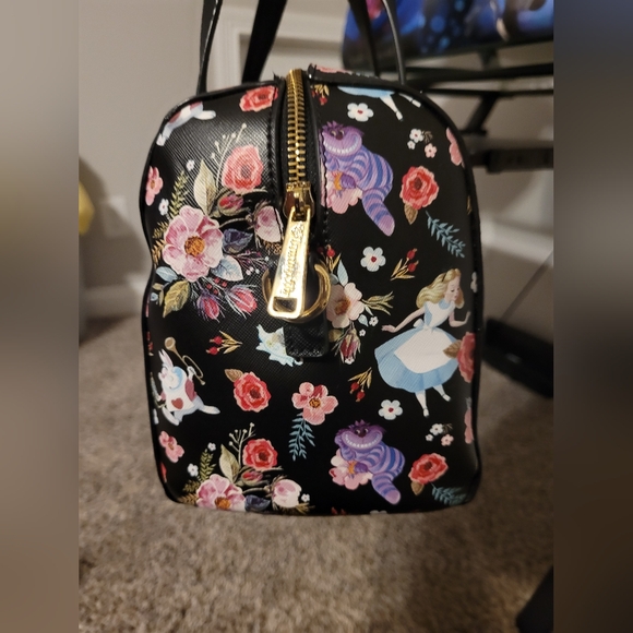 Loungefly Disney Alice In Wonderland floral duffel bag - Picture 5 of 10